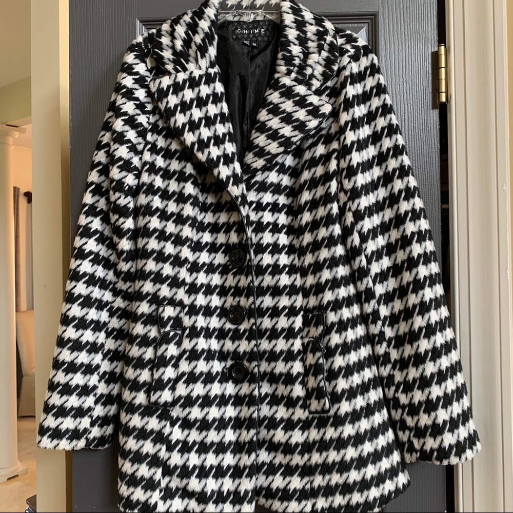 Women’s houndstooth coat
